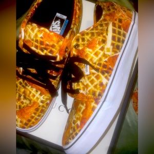 Limited chicken and waffles vans neva wore only tried on size 11.5 hat to match